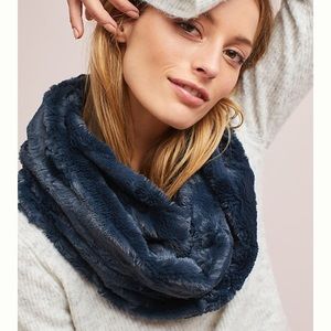 ✨NWT✨ANTHROPOLOGIE | Plush Cowl